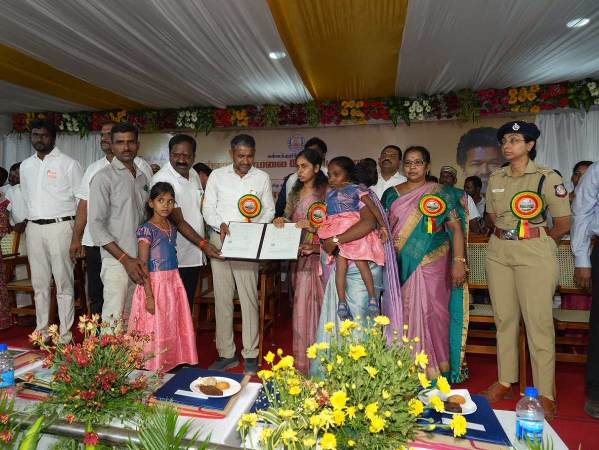 VanniTamizhVCK's tweet photo. கள்ளக்குறிச்சி மாவட்டம், கல்வராயன்மலை கரியாலூரில் கோடை விழா - 2026, இன்று (31.07.26) மற்றும் நாளை (01.08.26) ஆகிய இருநாட்கள் நடைபெறுகிறது. தொடக்க நிகழ்வில் மாண்புமிகு வனத்துறை அமைச்சர் திரு. ஆர்.வீ. இரஞ்சித்குமார் அவர்களுடன் இன்று பங்கேற்றோம்.

கல்வராயன்மலை வாழ் மக்களுக்கு விழிப்புணர்வு ஏற்படுத்திடும் நோக்கில் பல்வேறு துறைகளின் சார்பில் கண்காட்சி அரங்குகளும், பள்ளி மாணாக்கர்களின் கலை நிகழ்ச்சிகளும் மற்றும் அனைத்துத் துறைகளின் சார்பில் பல்வேறு நலத்திட்ட உதவிகளும் வழங்கப்படவுள்ளது.

இவ்விழாவில் கள்ளக்குறிச்சி சட்டமன்ற உறுப்பினர் திரு. அருள் விக்னேஷ், சங்கராபுரம் சட்டமன்ற உறுப்பினர் திரு. ராகேஷ், மாவட்ட ஆட்சியர் திருமதி. J.E. பத்மஜா, மாவட்ட காவல் கண்காணிப்பாளர் திருமதி. செஹனாஸ் இலியாஸ் மற்றும் அதிகாரிகள் உடன் பங்கேற்றனர்.

@RvRanjithtvk
@collector_kki
@klkpolice
@KallakurichiPro
@TNDIPRNEWS
