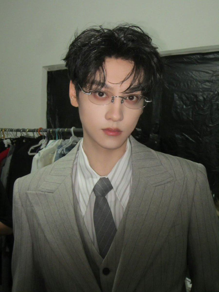 TOXXICCVENOM's tweet photo. I wish he is a professor in my class. I swear I wouldn’t blink, and I’d never skip a single class. 🙈

I’d definitely be more focused. 🤭

#TianXuning  #田栩宁 #ArthurTian https://t.co/cikU6f1Riw