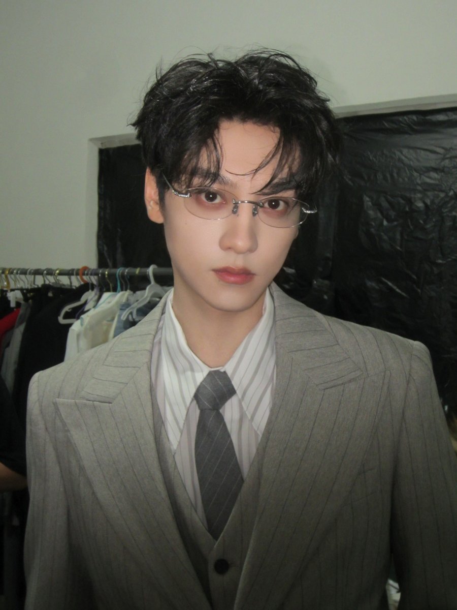 DailyLemon0919's tweet photo. His gaze is so calm yet so intense... When is he playing a sociopath professor? @HuaceInfo 

#tianxuning #田栩宁 #arthurtian https://t.co/57lVCIXHX9