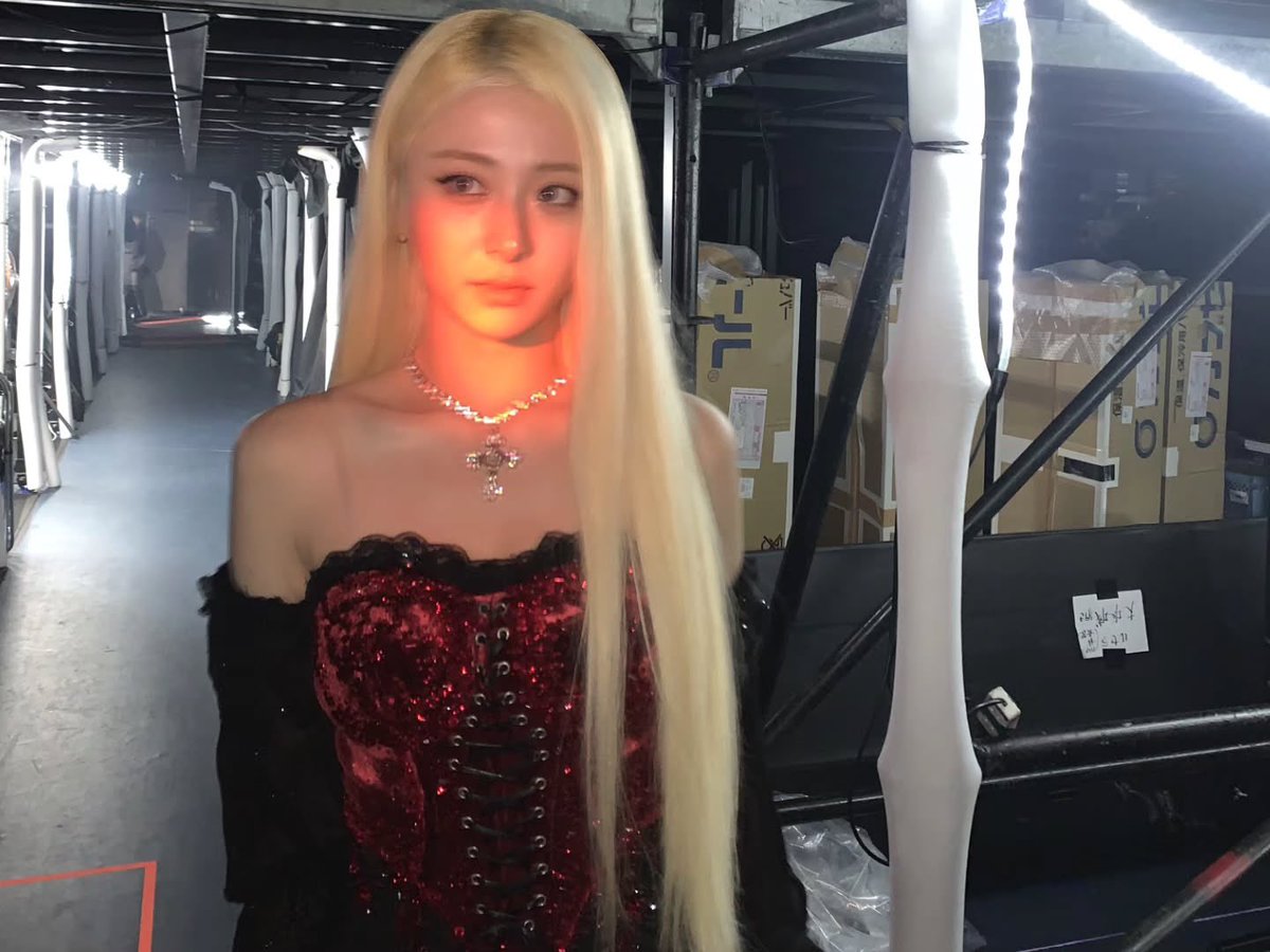 yunjin tweet media