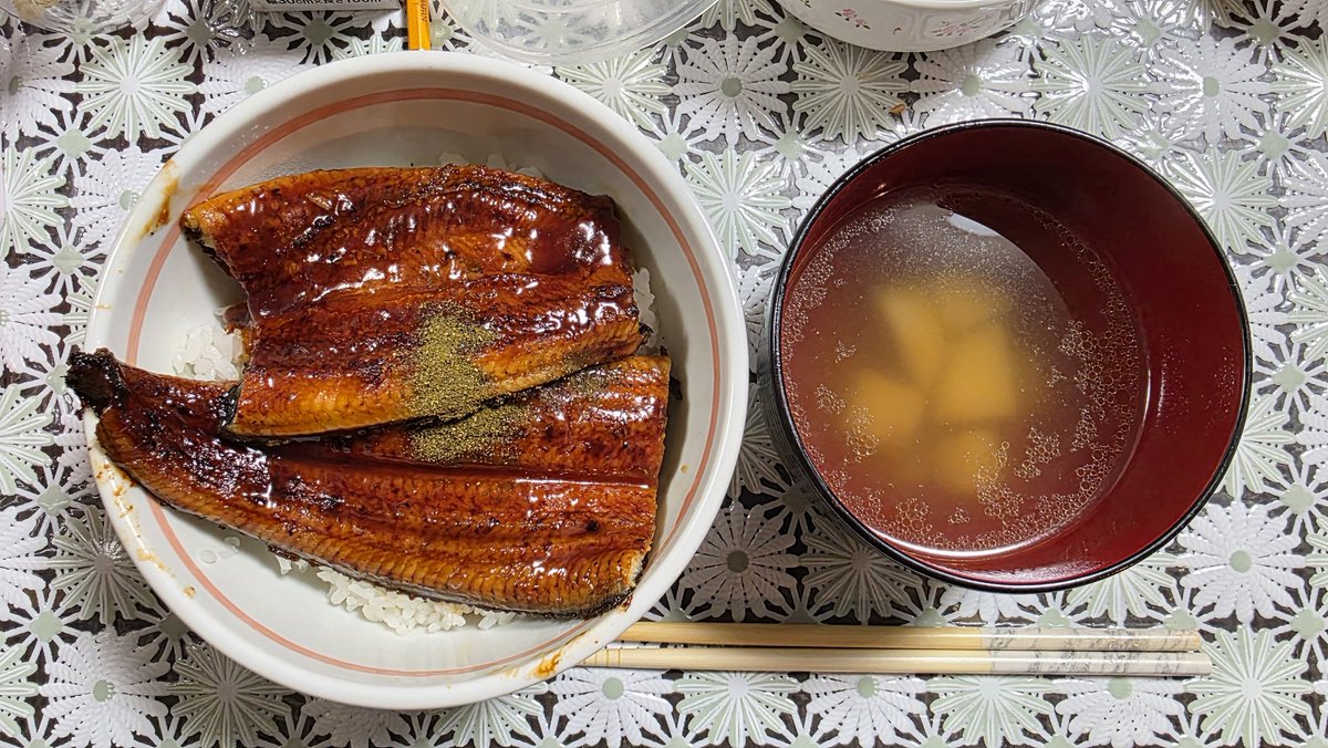 mocchi19870731's tweet photo. 誕生日の夕飯は、祖母がうなぎをご馳走してくれて、土用の丑の日以来の5日ぶりに味わって、はっきり言って贅沢になった😋🎶 https://t.co/CKryGUnL8D