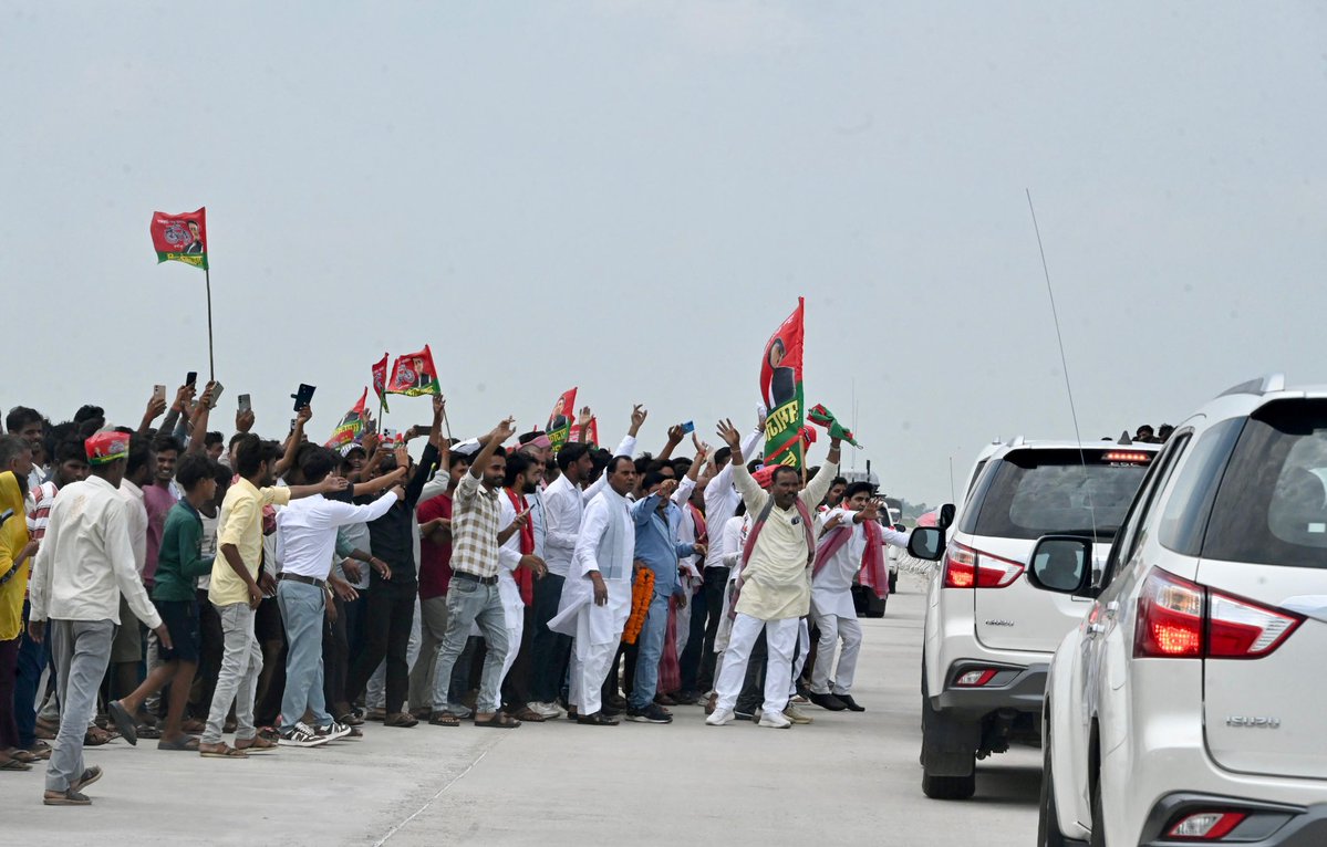 yadavakhilesh's tweet photo. https://t.co/KCWNG0w6nZ