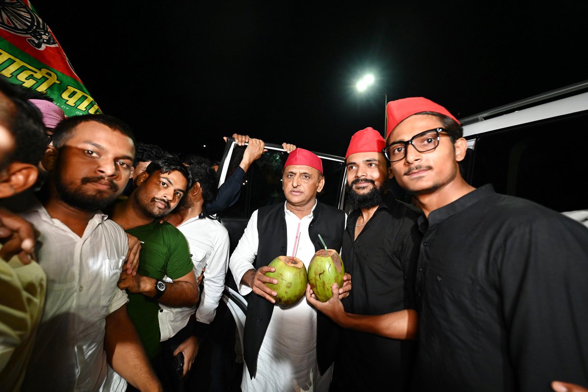 yadavakhilesh's tweet photo. https://t.co/mkYzCWwtob
