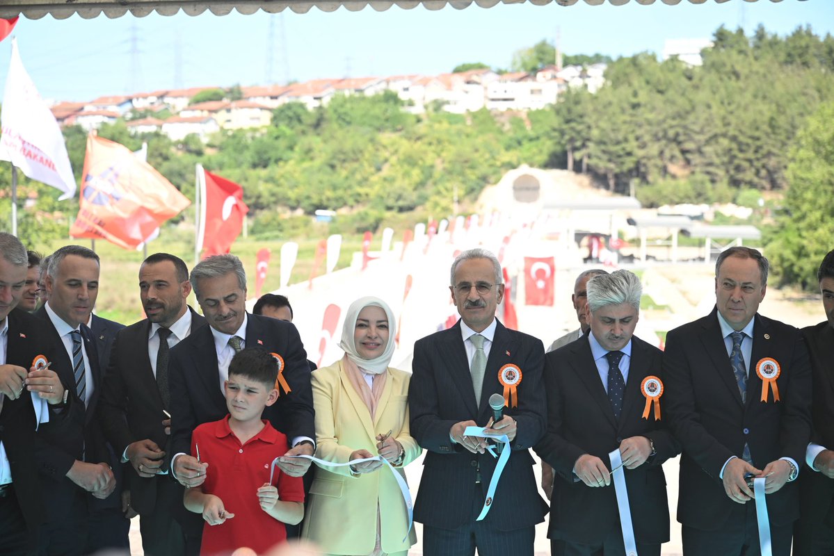 a_uraloglu's tweet photo. 1500 yıllık medeniyet mirasımız Tarihi Sangarios (Justinianus) Köprüsü'nü yeniden şehrimize kazandırmanın gururunu yaşadık. 🌉

Deprem, sel ve zamanın yıpratıcı izlerini taşıyan bu anıtsal yapıyı özgün mimarisini koruyarak titizlikle restore ettik. 🏛️

Yenilenen yüzüyle Tarihi Sangarios Köprüsü, Sakarya'nın tarihî kimliğini geleceğe taşıyan en kıymetli eserlerden biri olarak yeniden hayat buldu. ✨

Medeniyet mirasımıza sahip çıkmaya, bu toprakların hafızasını gelecek nesillere taşımaya devam ediyoruz. 🌟

📍Sakarya

#TürkiyeHızlanıyor 🇹🇷