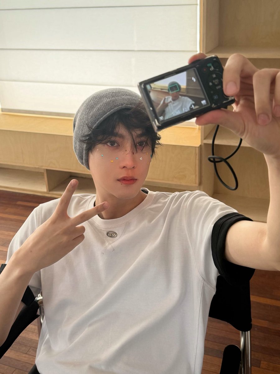 RedStringz99's tweet photo. #TianXuning
#TodayWithTianXuning
July leaves behind its memories, while midsummer echoes with life. π§©
#OnePlogToSayGoodbyeToJuly #AChanceEncounterThisSummer https://t.co/oGqXZwnNf3