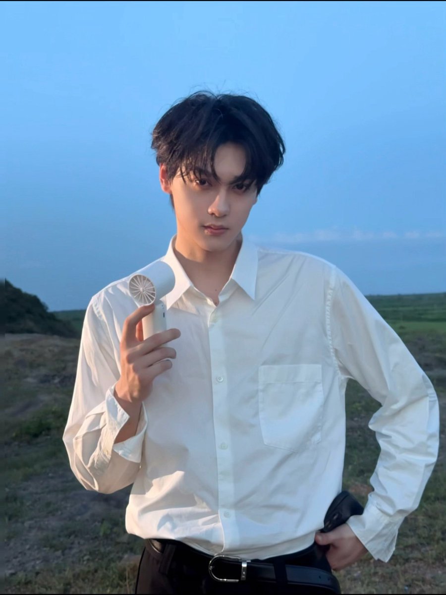 RedStringz99's tweet photo. #TianXuning
#TodayWithTianXuning
July leaves behind its memories, while midsummer echoes with life. π§©
#OnePlogToSayGoodbyeToJuly #AChanceEncounterThisSummer
2/3 https://t.co/ZI64rTBejs