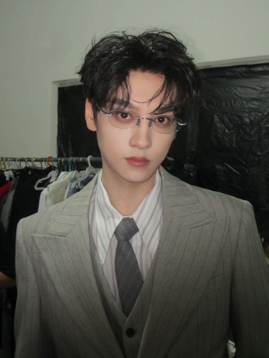 RedStringz99's tweet photo. #TianXuning
#TodayWithTianXuning
July leaves behind its memories, while midsummer echoes with life. π§©
#OnePlogToSayGoodbyeToJuly #AChanceEncounterThisSummer
2/3 https://t.co/ZI64rTBejs