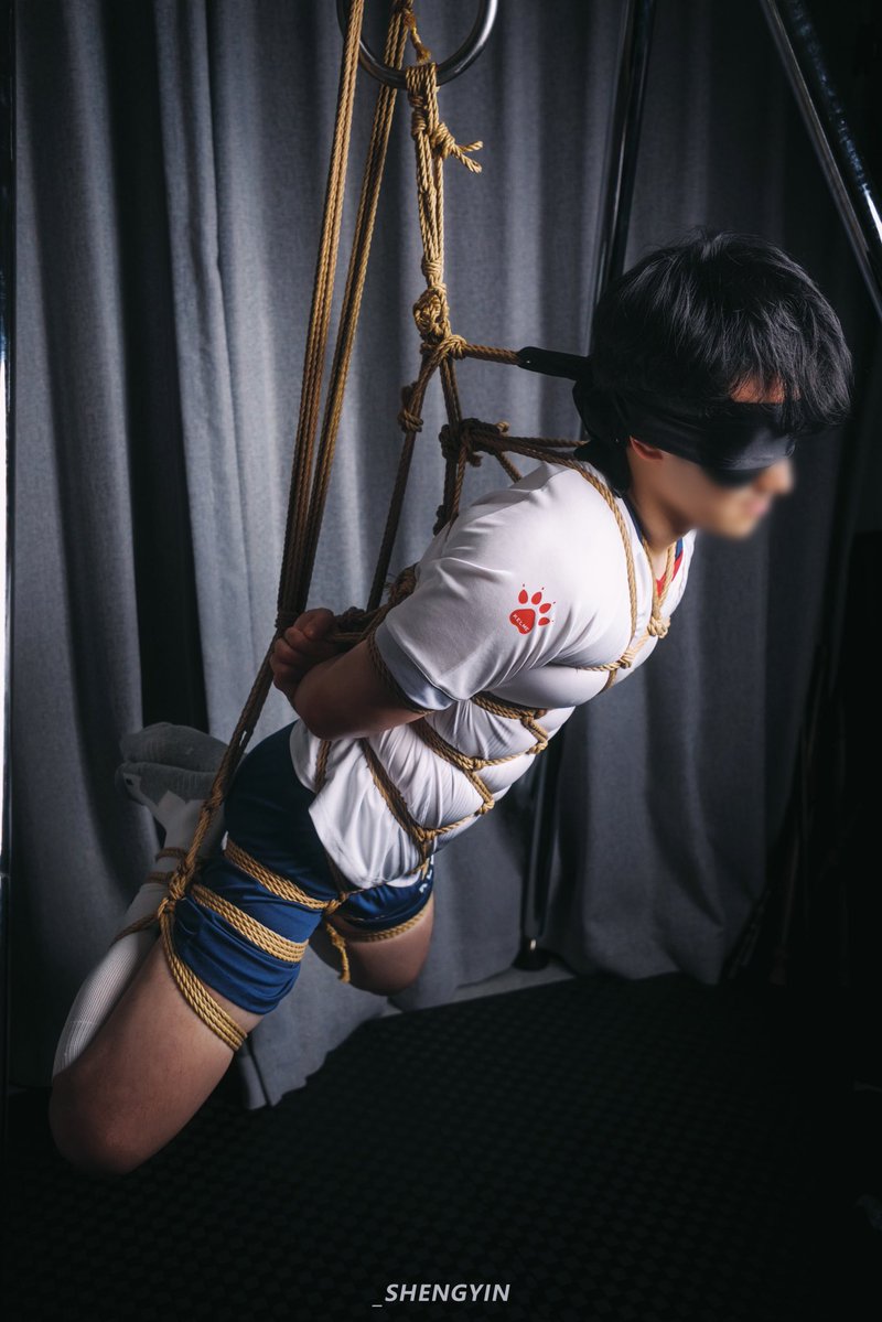 _SHENGYIN's tweet photo. Quietly being.
🪢@_SHENGYIN 
(Fully consensual. No actual violence occurred.)
#bdsm #shibari #photography #Rope https://t.co/lXr2hUw1MF