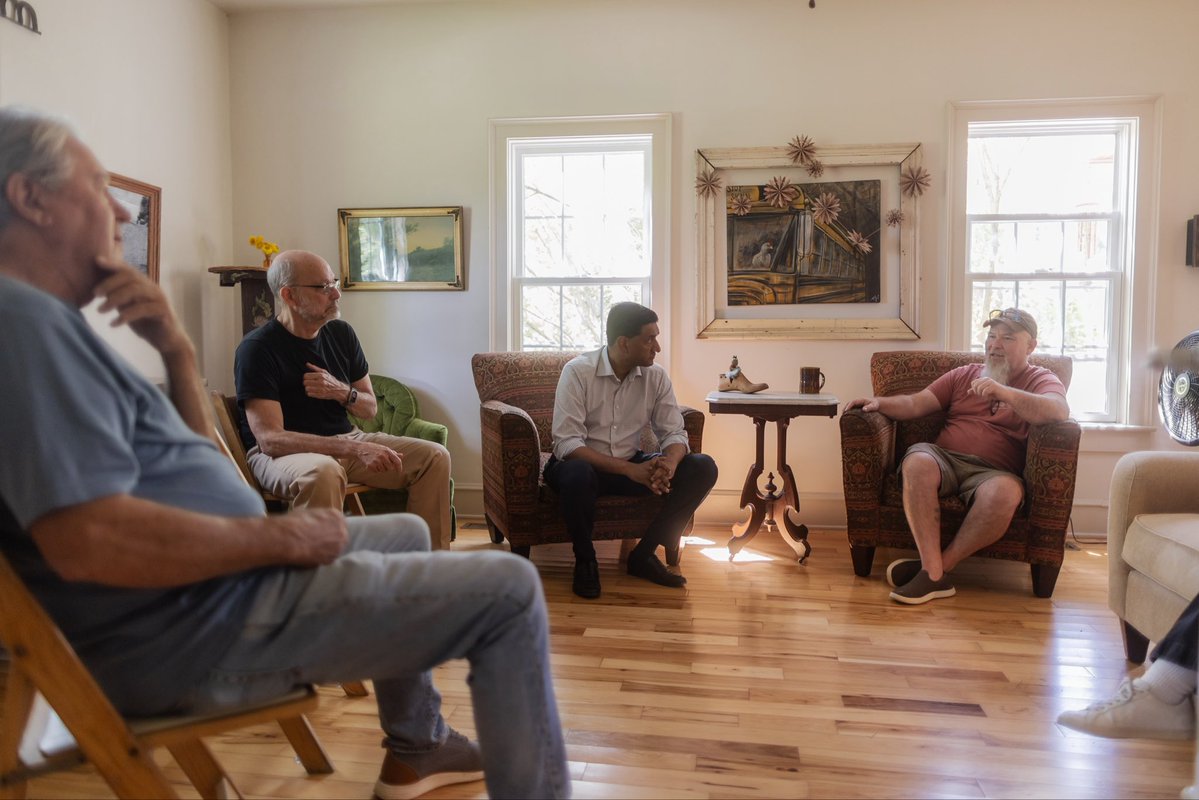 RoKhanna's tweet photo. Yesterday, I met with workers in Erie. Trump told them he would make Erie a manufacturing superpower and bring them sand to prevent erosion from the lake. The record -- no manufacturing jobs, no sand.  Erie has lost manufacturing jobs and Trump has refused to fund the sand they need.

In Pittsburgh, I met with Rep. @ChrisForPA and joined a roundtable discussion with USW workers on how we can increase union density by demanding labor neutrality from federal contractors and grant recipients.

SEIU Healthcare workers from UPMC Magee Nurses Union told me just how important it is that they get a contract with staffing standards and that we pass Medicare for All. It is unconscionable that a single nurse is currently taking care of 6-7 patients when the guidelines require under 4.