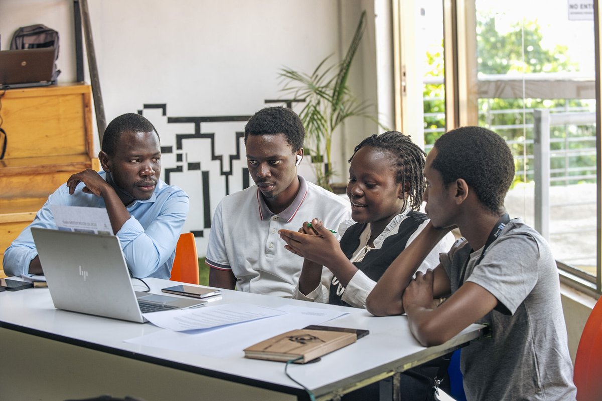 LakeHub's tweet photo. @Zone01Kisumu @CopernicusEU @odedejames @KijaniSpace @EUinKenya Other excellent ideas we saw included SoilIQ, who built a working prototype using satellite forecast data from @CopernicusEU, pulling live rainfall &amp; soil moisture readings to help farmers make decisions from a centralized pot

Find out more here 👉 https://t.co/tBGREP8YT9 https://t.co/VUAxAN26sl
