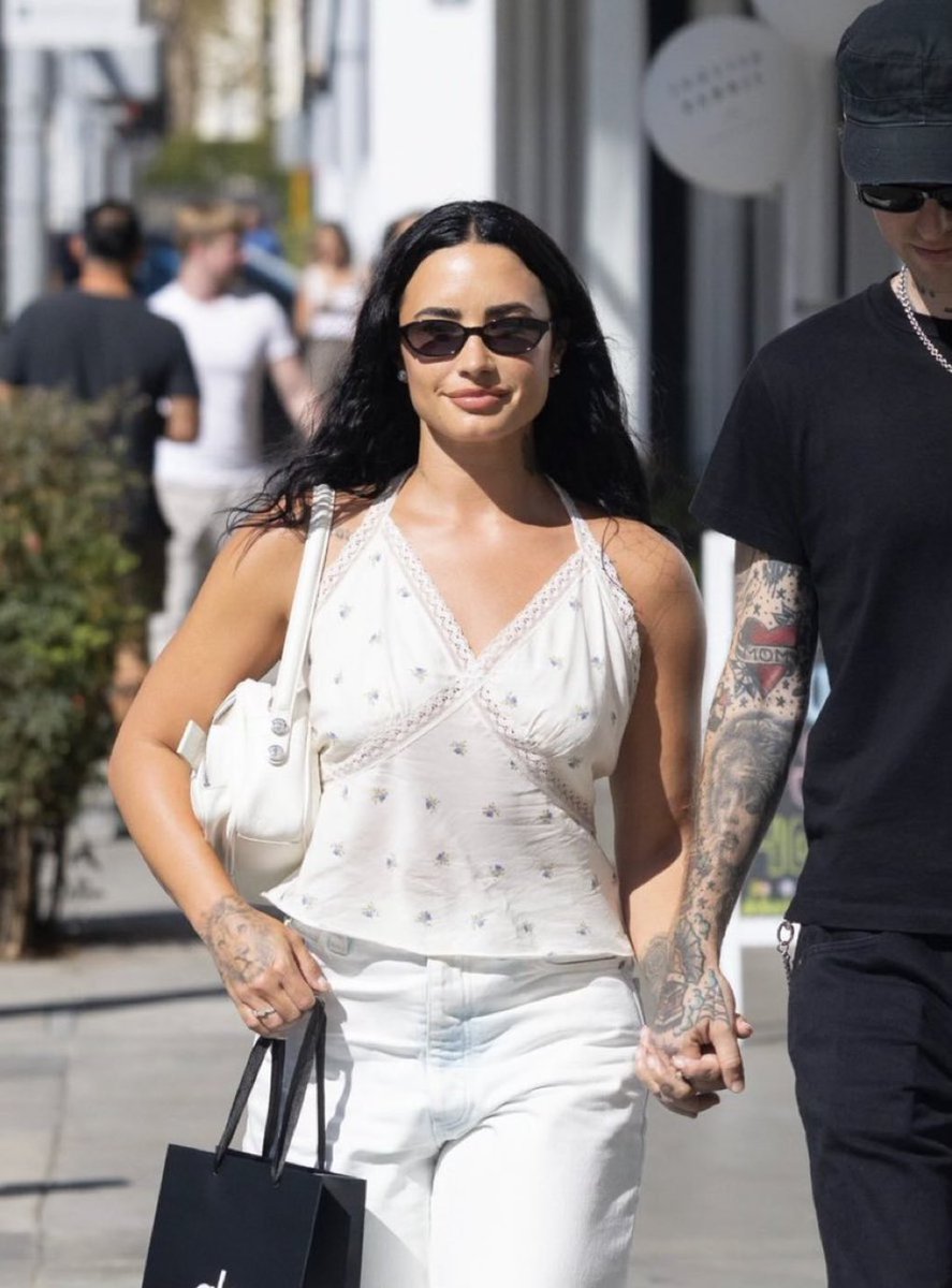 heartodemi's tweet photo. ai princesa linda te amo tanto https://t.co/fF9kNkpHjq