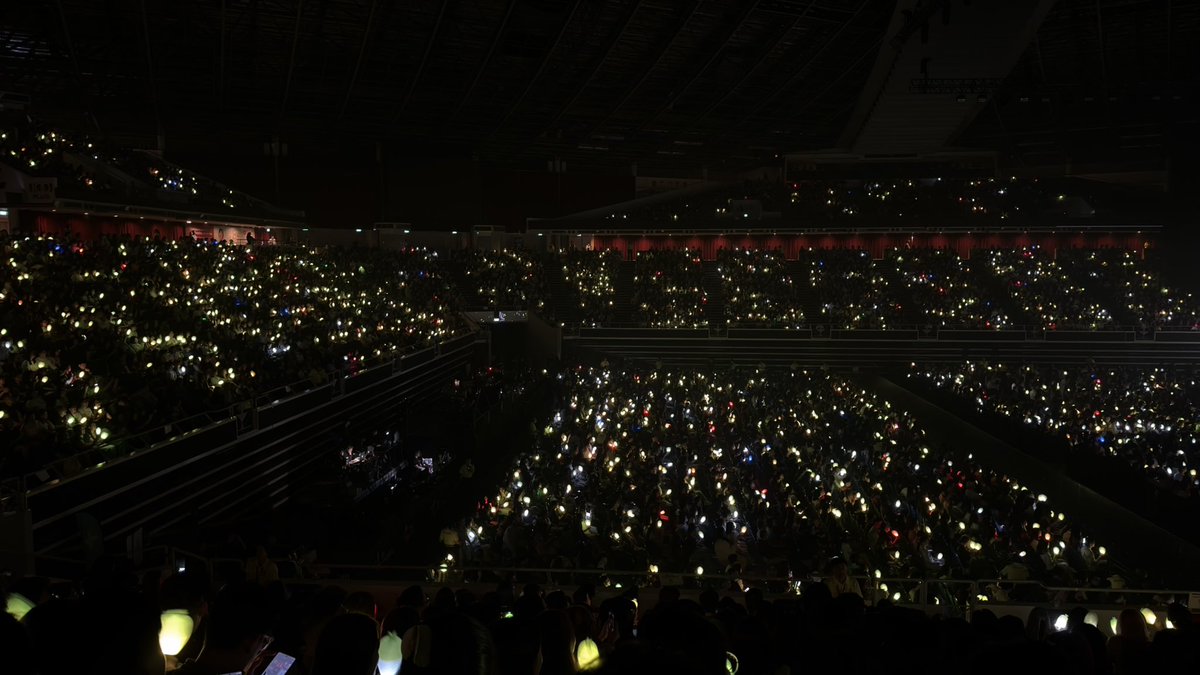 gwangddynoi's tweet photo. OH TO BE BACK IN A SEA OF MOOBONGS 🥹🤍

#MAMAMOO #마마무 
#MAMAMOO_2026_WORLD_TOUR
#MAMAMOOinSingapore https://t.co/2ZI2N3IOvD