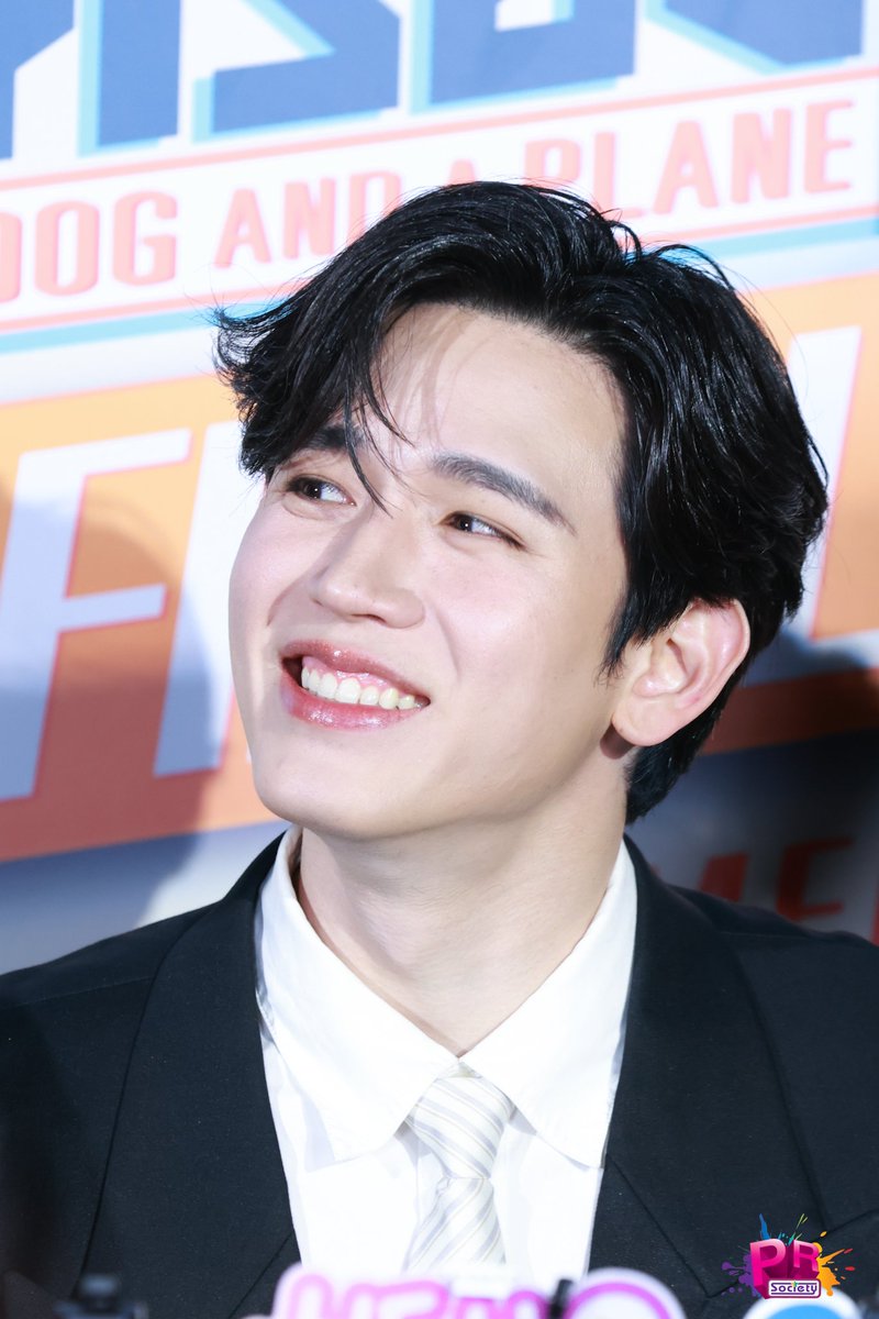 PRSocietyNews's tweet photo. "นิว ฐิติภูมิ" สจ๊วตสุดเพอร์เฟกต์ กับบทส่งท้าย ที่งาน "หมาเห่าเครื่องบิน Final EP. Fan Meeting" 

ADAAP HAPPY LANDING

#ADogAndAPlaneFinalEP 
#เตนิว #TayNew #Newwiee https://t.co/BKBmtfEFqE