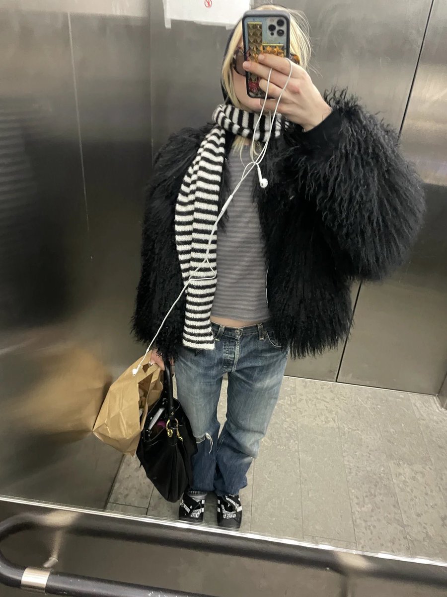 tehesterretehe's tweet photo. ⤷”* how Pinterest views youˎˊ˗🪽

• clothing style
• hair style
• sweet food
• salty food https://t.co/IqUOVK4dWc