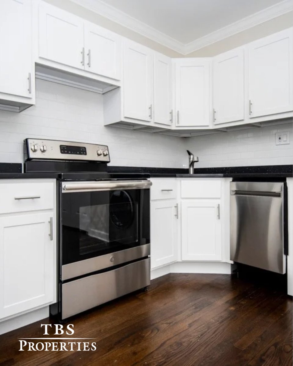 TBSProp's tweet photo. Wake up in one of Lake View’s most desirable neighborhoods 🌳🏙️✨

3345 N Marshfield Ave #302 is a stylish studio featuring hardwood floors 🪵, restored wood trim ✨, quartz countertops 🍽️, stainless steel appliances 🍳, an updated bathroom 🛁

#StudioApartment #ChicagoLiving https://t.co/p8cPpTyvRO