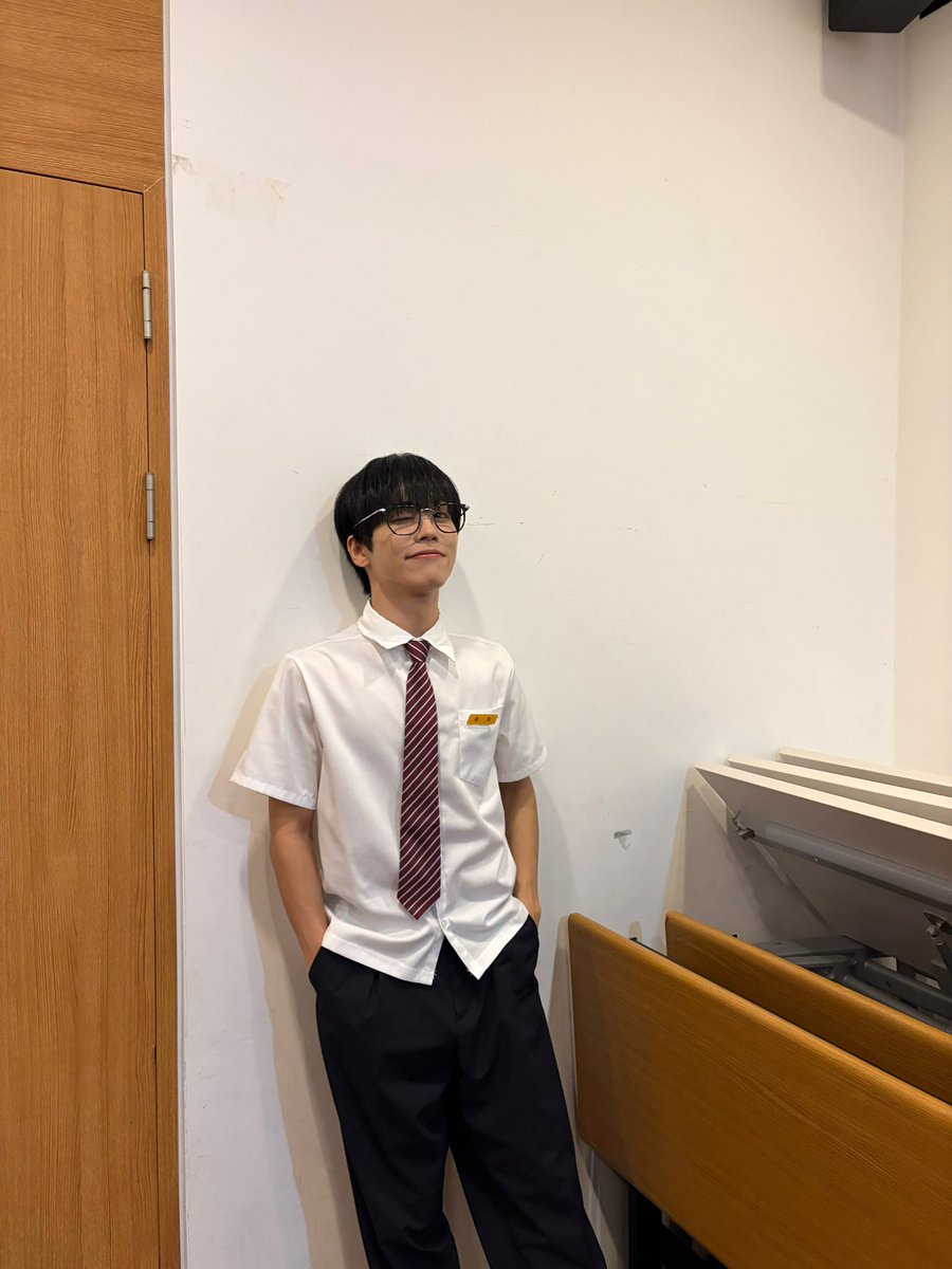 ONF_members's tweet photo. [#유토 #YUTO]
전학생 유토 라고합니다🤓⭐️ https://t.co/bRHQAJKRBb