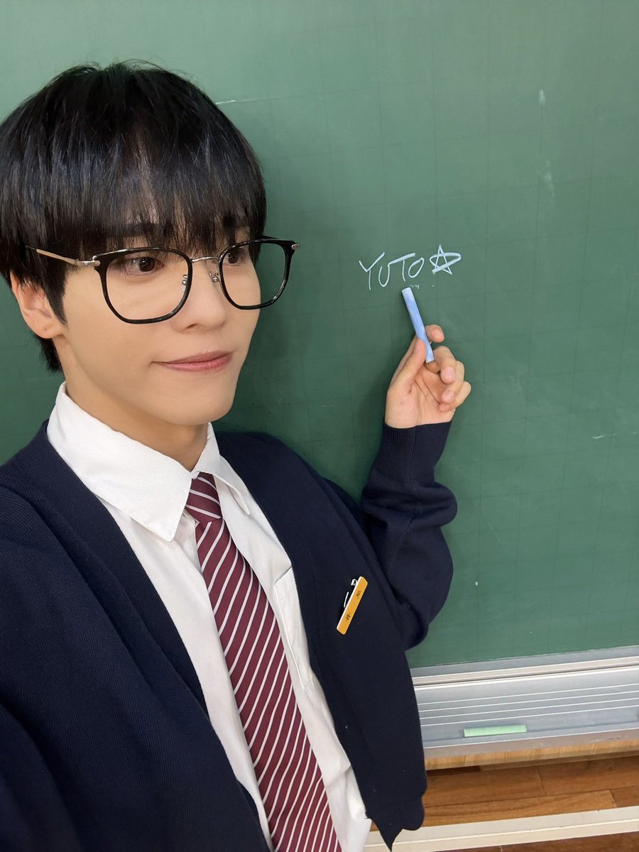 ONF_members's tweet photo. [#유토 #YUTO]
전학생 유토 라고합니다🤓⭐️ https://t.co/bRHQAJKRBb