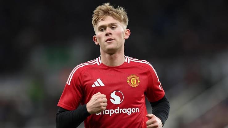 betloaded's tweet photo. Manchester United are exploring a potential move for Newcastle United left-back Lewis Hall. ✍️

The Red Devils are assessing their options as they look to strengthen the left side of their defence.

#MUFC #NUFC https://t.co/IB5i3EgqDe