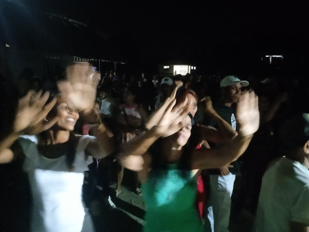CulturaPilon's tweet photo. El Charro y sus muchachos 🎶 nos regalaron una gran noche de música y disfrute en la comunidad de Ojo de Agua. ♥️

¡ Vive el verano junto a nosotros! 🤩

#VeranoConMiGente 

#CulturaPilón https://t.co/3My6MhyofU