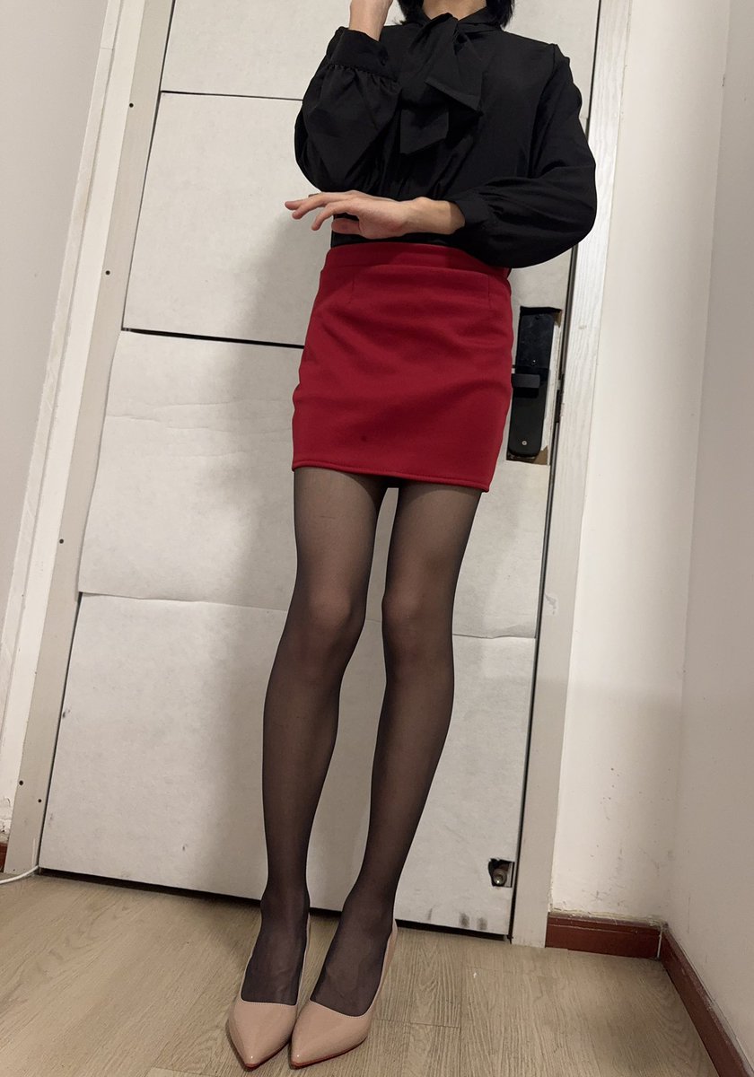 xiaoyu4970's tweet photo. 感觉鞋子不是很搭…#femboy #伪娘
#男娘 #丝袜 #cd https://t.co/pVdQkxQHmi