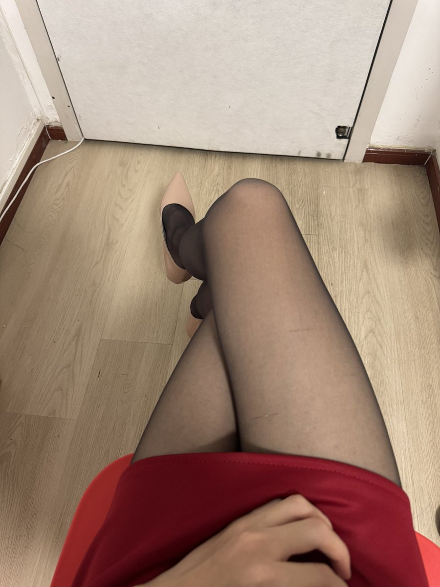 xiaoyu4970's tweet photo. 感觉鞋子不是很搭…#femboy #伪娘
#男娘 #丝袜 #cd https://t.co/pVdQkxQHmi