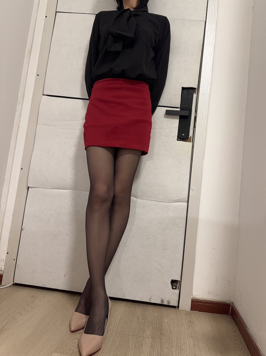 xiaoyu4970's tweet photo. 感觉鞋子不是很搭…#femboy #伪娘
#男娘 #丝袜 #cd https://t.co/pVdQkxQHmi