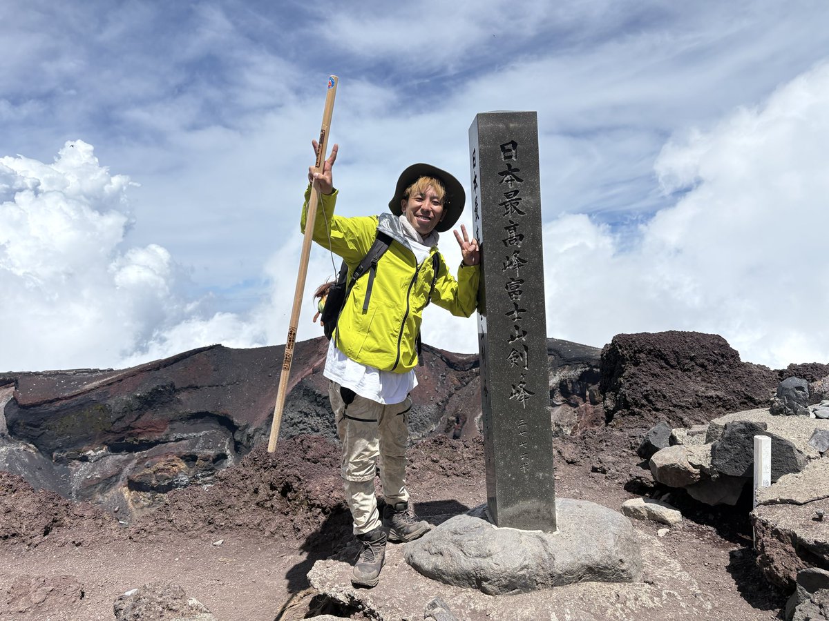 komai4359's tweet photo. チャリティー富士登山結果
2514ドル157円換算
17686歩✖️1円

合計412384円寄付しました
3千人以上の視聴者が協力してくれました本当にありがとうございます！ https://t.co/BY8THKUhye