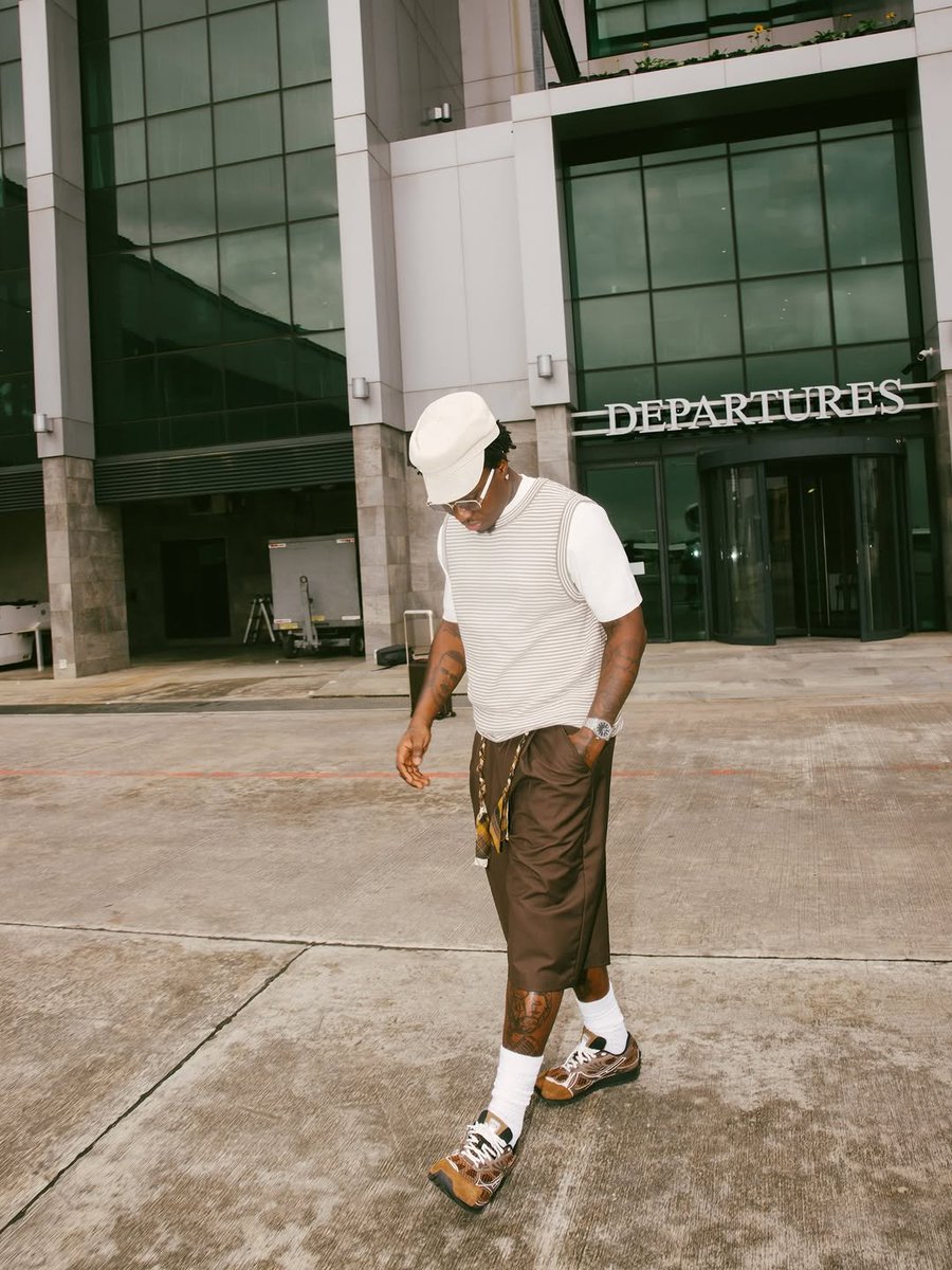 Zanku_updates's tweet photo. Every time I feel like giving up, I think of Zlatan Ibile.  He’s the reason I’m still moving forward. love you my idolo♥️ https://t.co/VEV6ZJkAjZ