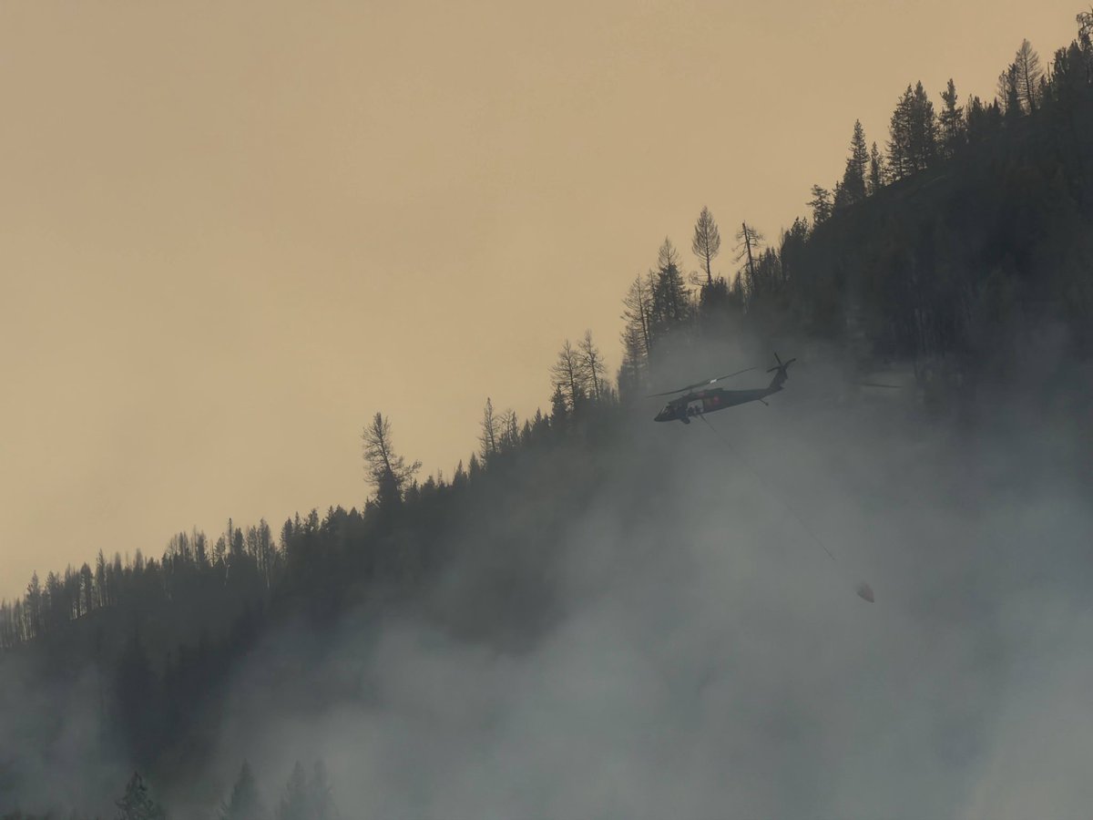 WANationalGuard's tweet photo. Over the coming days, these Guardsmen will move through reception, staging and equipment issue before joining firefighters on the fire lines in support of @waDNR / @waDNR_fire
#wawildfire #modritefire https://t.co/IxucjKPyzY