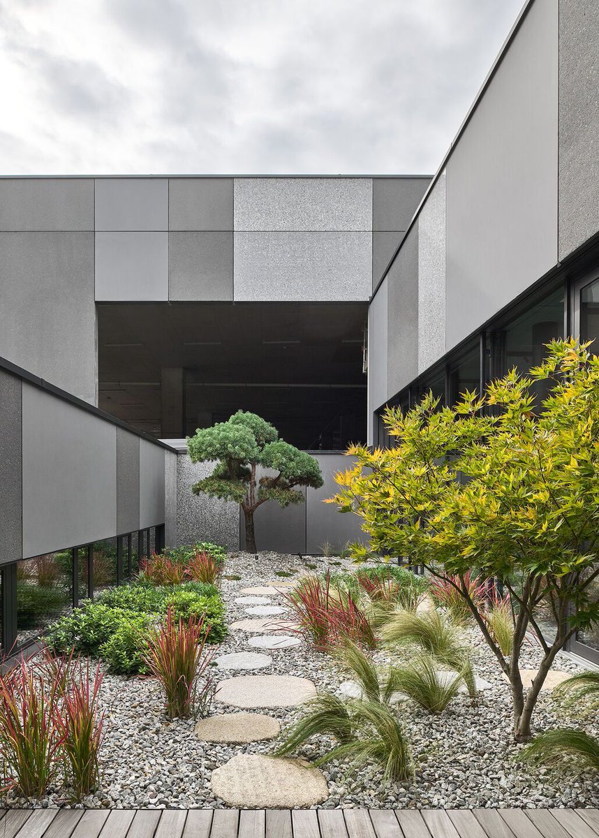 Archello's tweet photo. KUP - ARCH Architekten architetti’s Krapfbau Operational Headquarters combines compact planning with durable construction to create an efficient industrial workplace.
https://t.co/HKNGp7AIbd
#DurableMaterials #IndustrialArchitecture #LandscapeIntegration https://t.co/ECZQLwQiAL