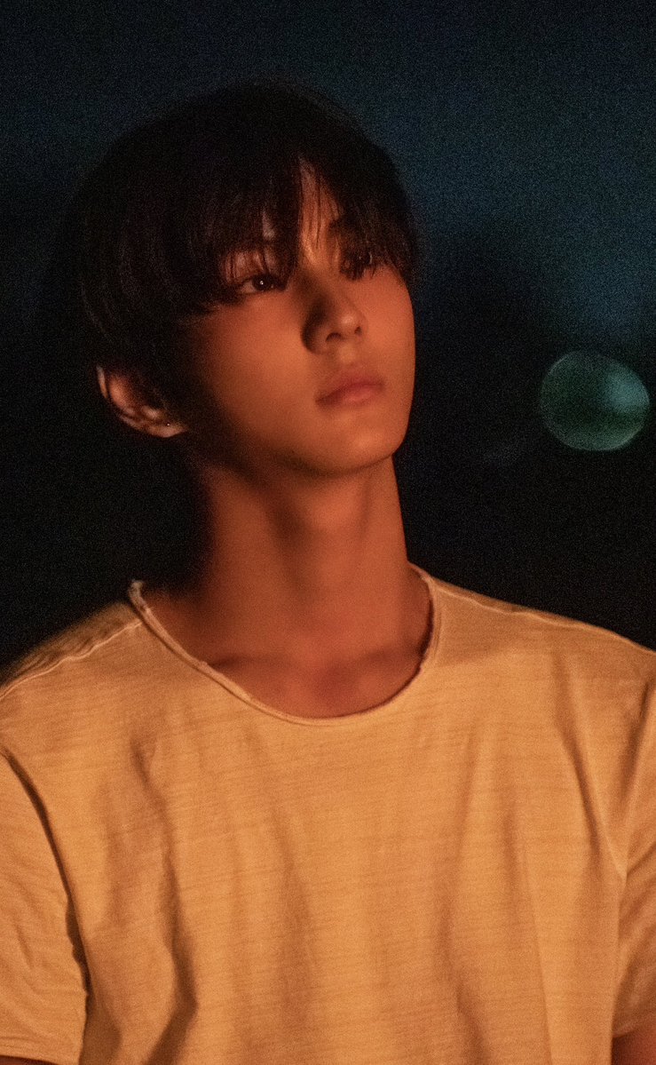 mysteryjunglang's tweet photo. 불타는집을 무너지는표정으로 보던 남자아이가
얼굴에 상처를달고도 이만큼 환하게 웃을수있는 사람으로 성장한 서사라니…….. https://t.co/9iMLsEVESM