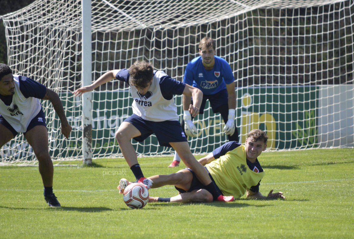PicsNatt_'s tweet photo. Dejo por aquí unas fotos del entrenamiento de hoy ❤️💙📸 https://t.co/HdgnHcNgBS