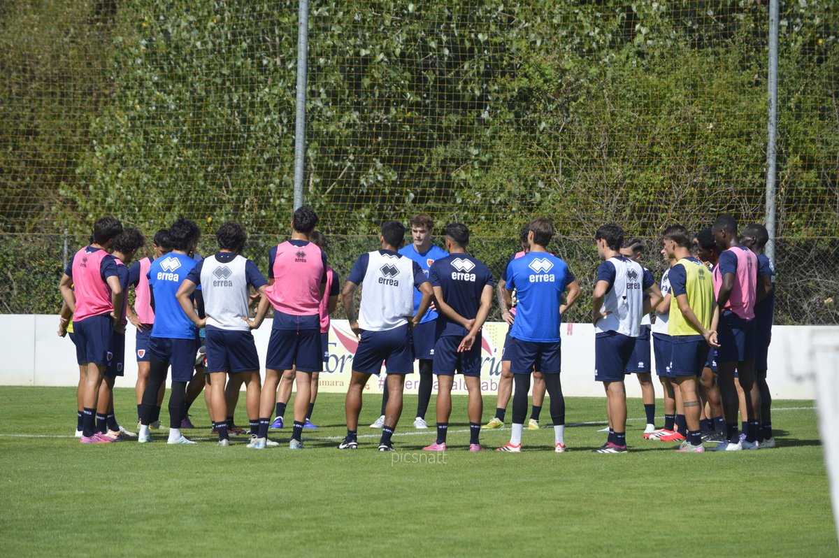 PicsNatt_'s tweet photo. Dejo por aquí unas fotos del entrenamiento de hoy ❤️💙📸 https://t.co/HdgnHcNgBS
