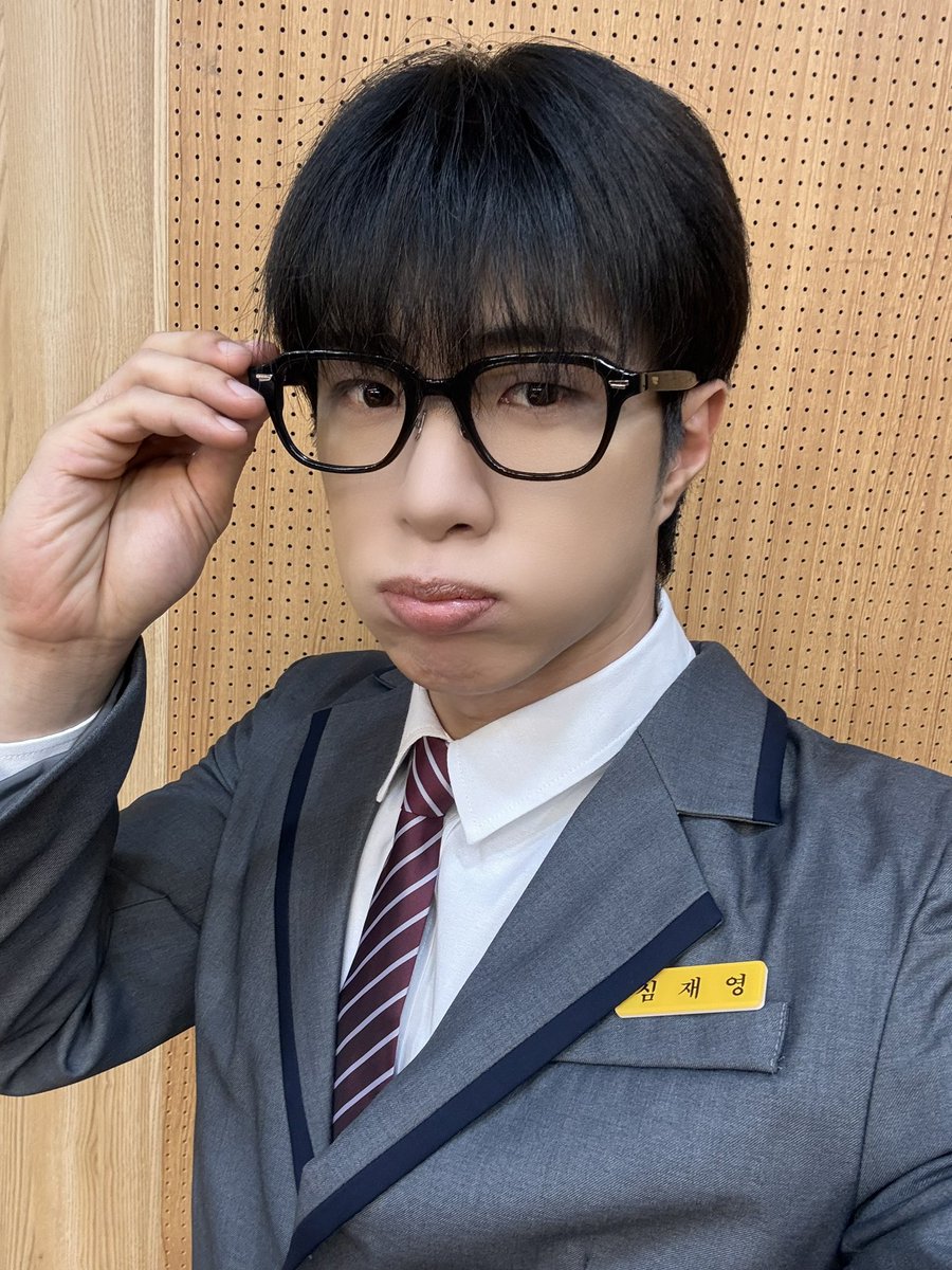 ONF_members's tweet photo. #와이엇 #WYATT

🤓📖 https://t.co/s5WeMgldD8