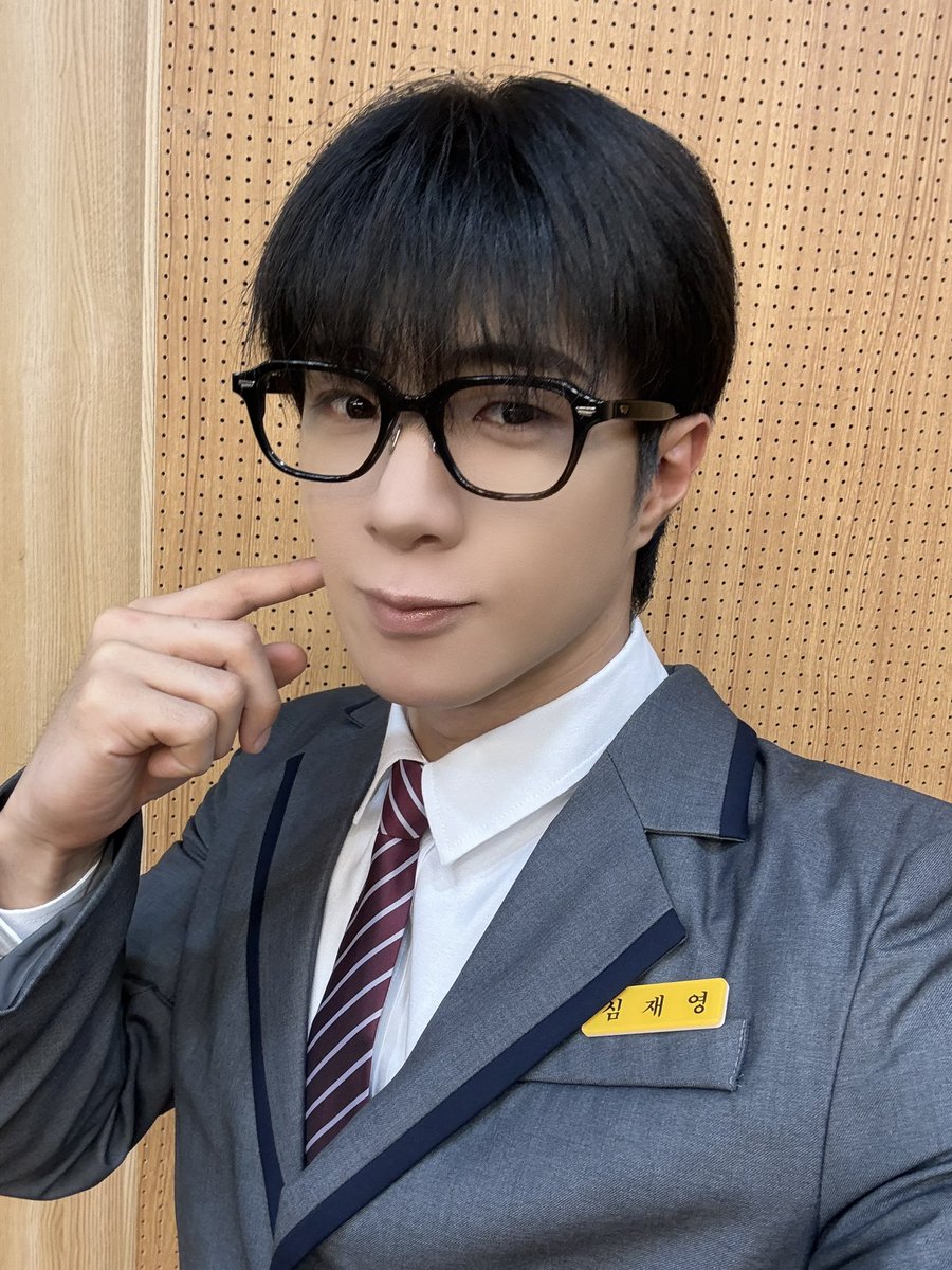 ONF_members's tweet photo. #와이엇 #WYATT

🤓📖 https://t.co/s5WeMgldD8