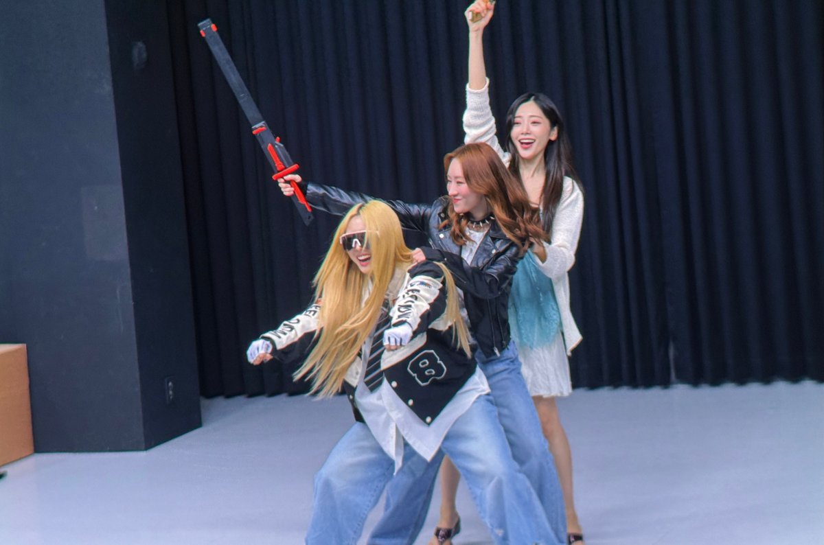 kimfire810's tweet photo. 전원 30대 그룹 팬싸현장 https://t.co/0aMDvXaXzA
