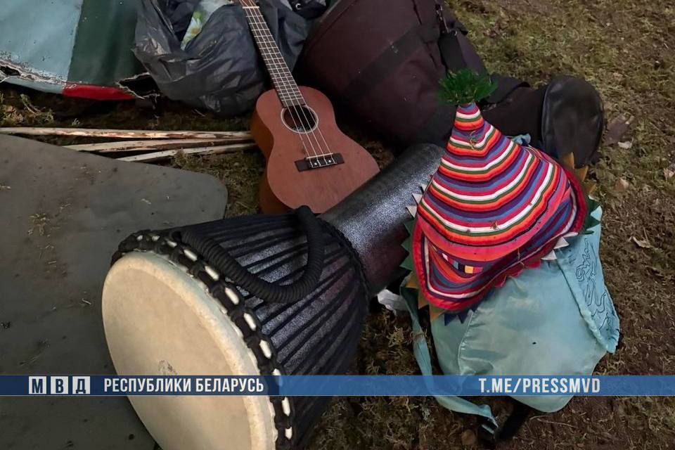 HannaLiubakova's tweet photo. Police in #Belarus boast they've crushed an "unauthorized mass event." Translation: they raided people camping by a lake, detained the organizers, and launched cases against participants. There were around 300 people. Fun got arrested and outdoor recreation suppressed. https://t.co/K5eCVWBz0g
