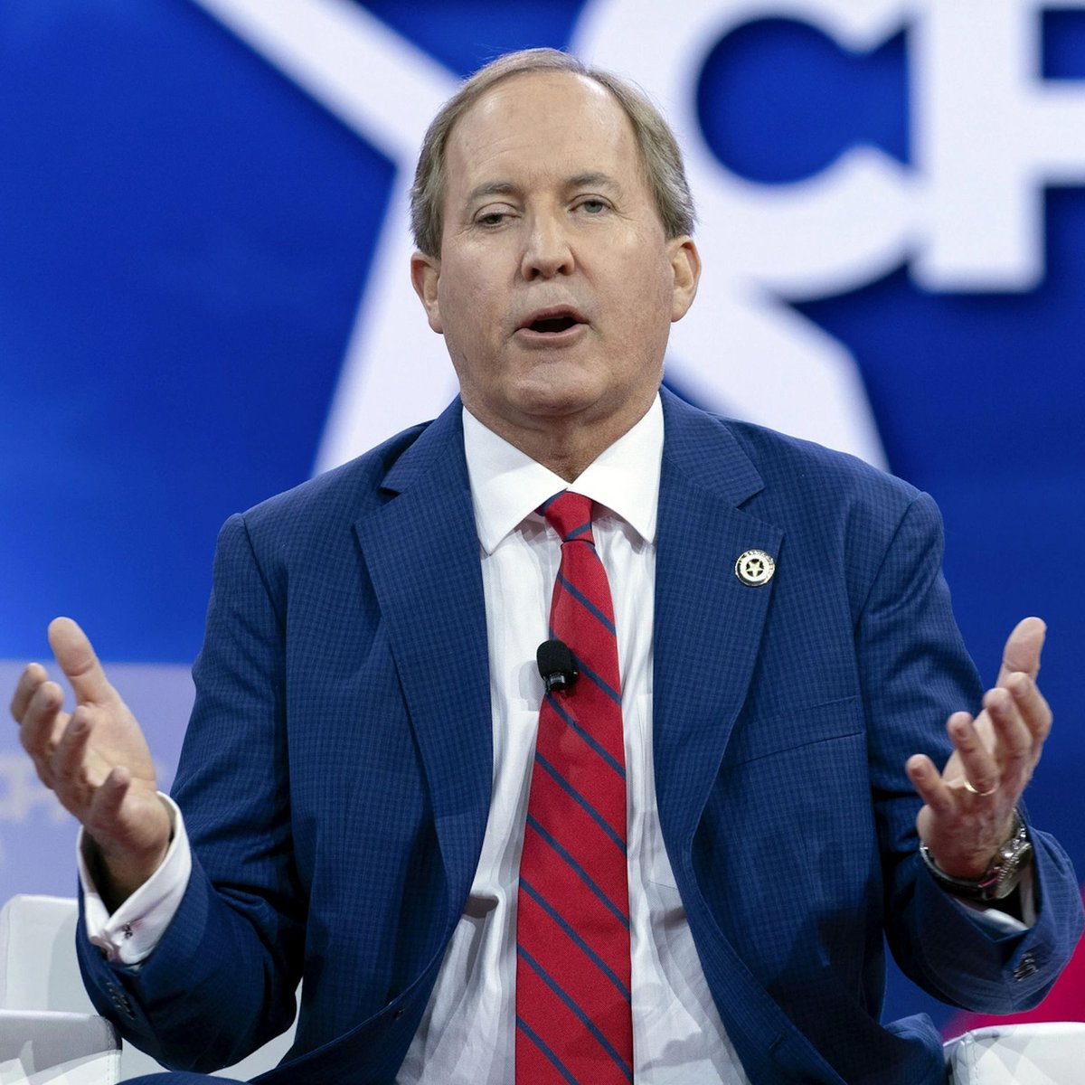 TeamTalaricoHQ's tweet photo. Ken Paxton owns a $1.2 million property in Hawaii with an ocean view.

Since taking office, Ken Paxton’s net worth has increased by up to $12,000,000.00. https://t.co/EuGAk96dIp