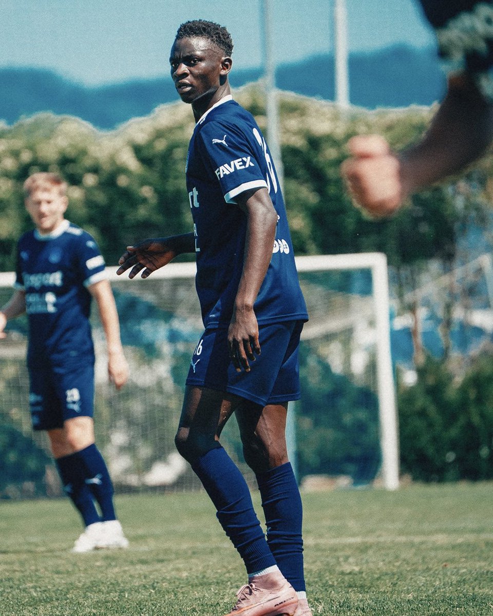 1_FCS's tweet photo. 1.FC Slovácko se dohodlo s pražskou Slavií na ročních hostováních dvou talentovaných fotbalistů. Modrobílý dres v sezoně 2026/2027 obléknou obránce Šimon Slončík a gambijský záložník Gibril Sosseh. https://t.co/rtZg5h7nUB