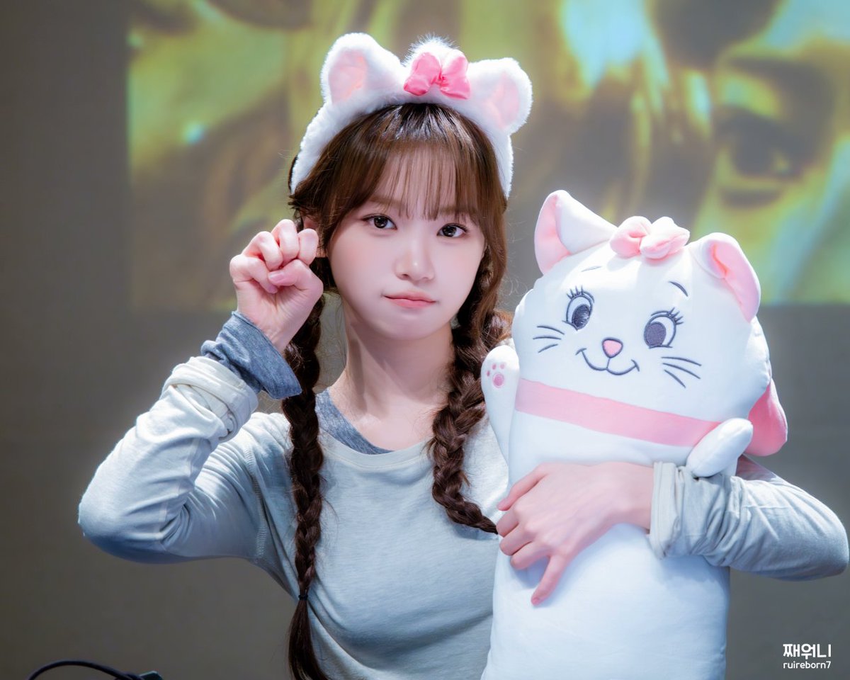 ruireborn7's tweet photo. 생일축하해 채원아 
우리 건강하게 오���오래 보자

TIME TO CELEBRATE CHAEWON 
#여름의인트로_김채원 
#TimeToChaelebrate https://t.co/EREpsyvkTp
