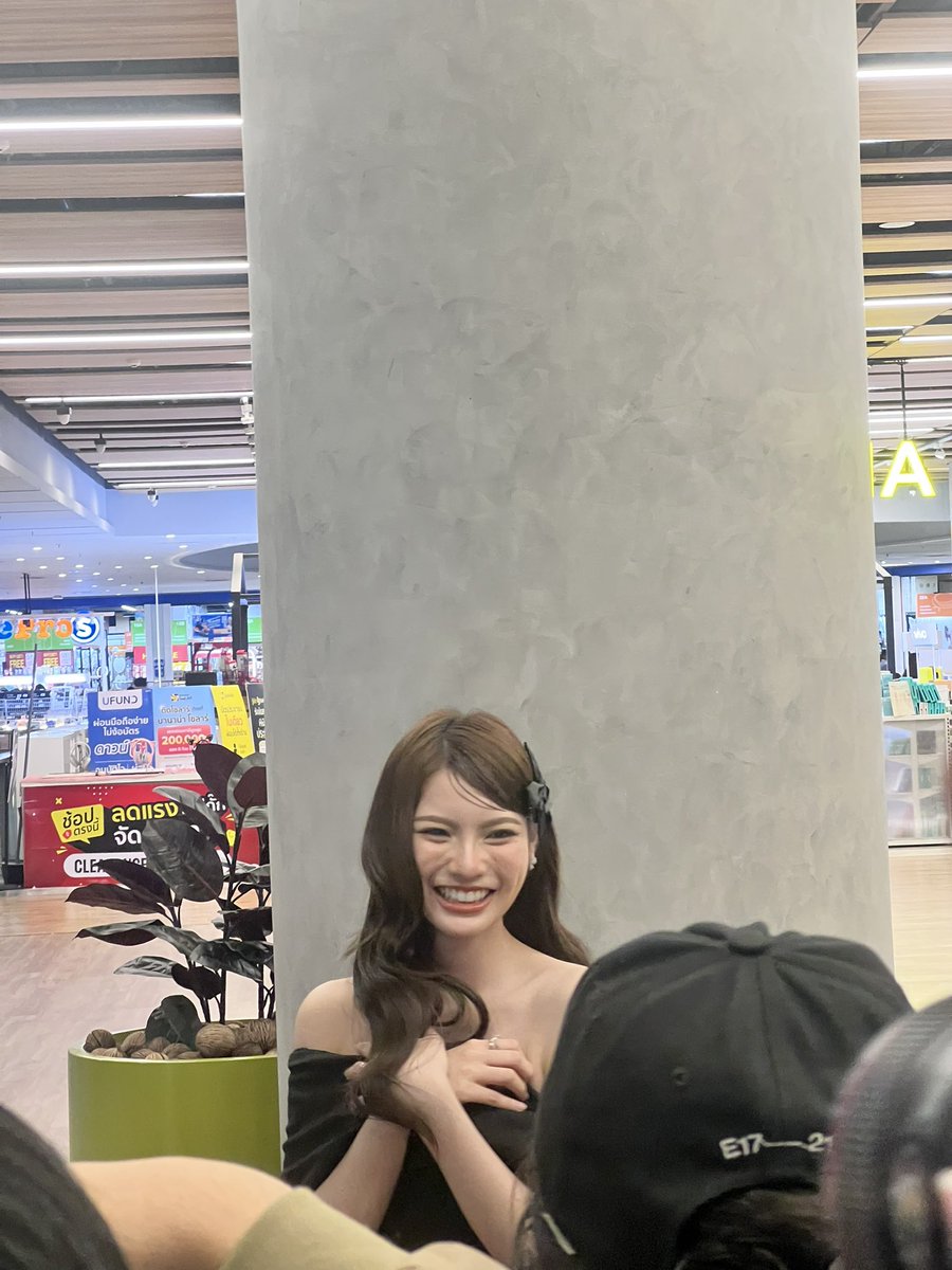 justmormorr's tweet photo. ไม่ได้เจอแจนจิง แต่เดินลงมากุเจอพั้นรักแมว ห้ะ https://t.co/j4M11ykN9T