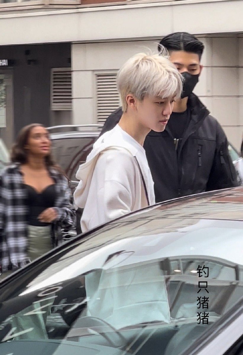 luminajaem's tweet photo. remember when Jaemin went viral for his bare face in London https://t.co/eHvals0d1t
