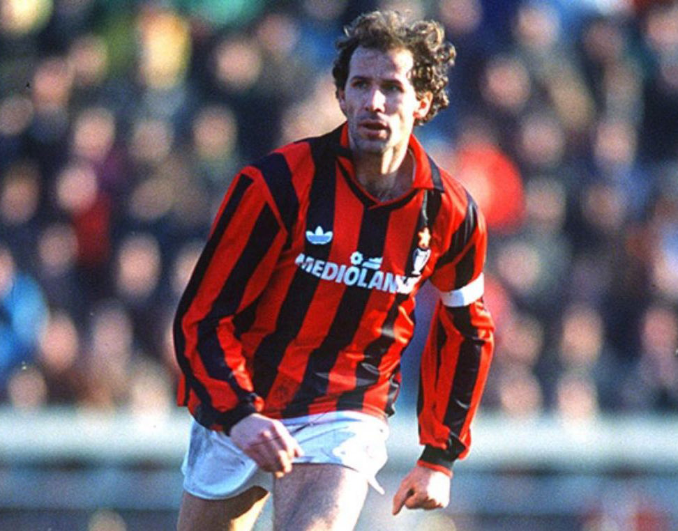 delpieroale's tweet photo. Grazie Franco per quello che ci hai insegnato, sul campo e fuori dal campo, con la tua leggendaria carriera.
Una bandiera è per sempre.

Ps. Aggiungo: 39 volte grazie. Gli juventini capiranno.

@acmilan @juventusfc https://t.co/DYN66AfQN2