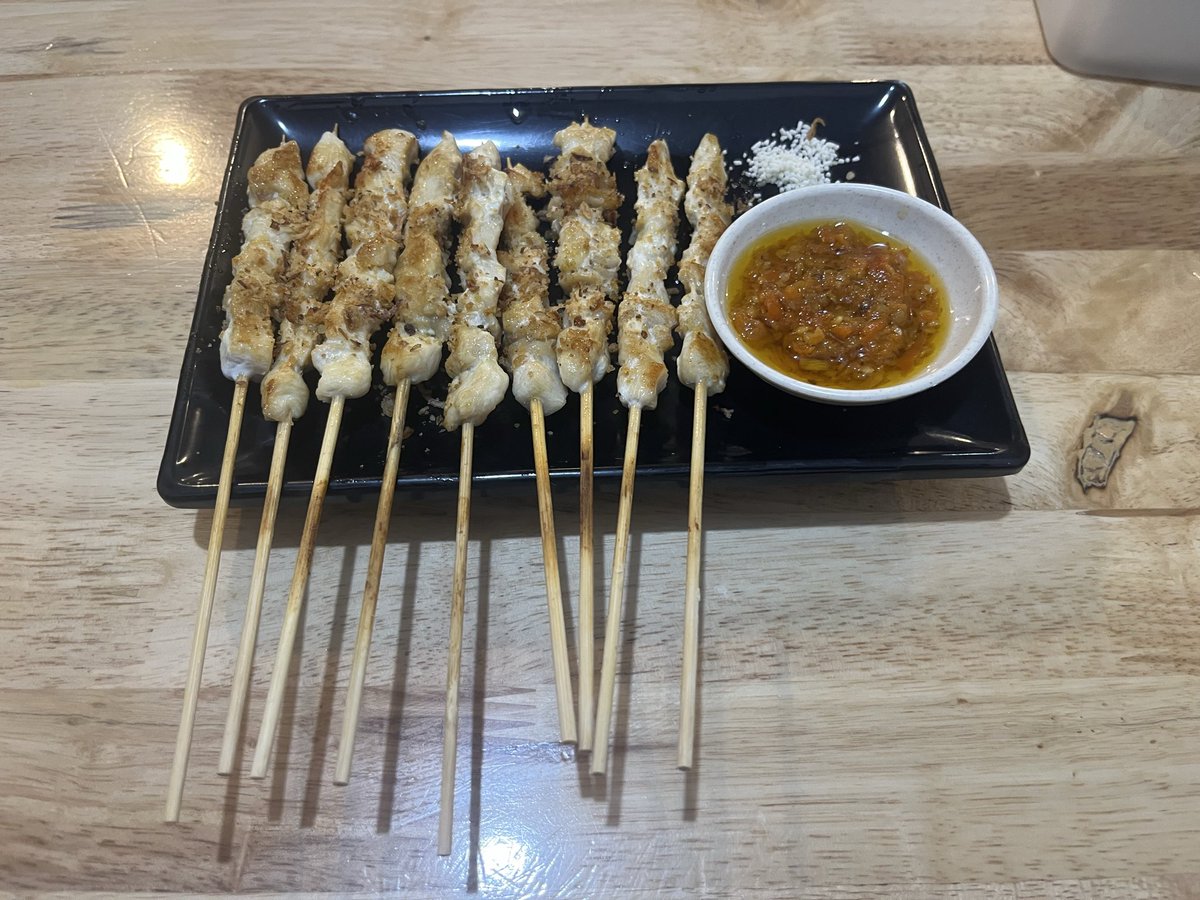 Yoshio0365's tweet photo. 日本じゃお酒のつまみだけど、こういう何気ないご飯が美味しいとこがインドネシアの素晴らしいとこ🥩
#インドネシア https://t.co/uf9EO3JxHq