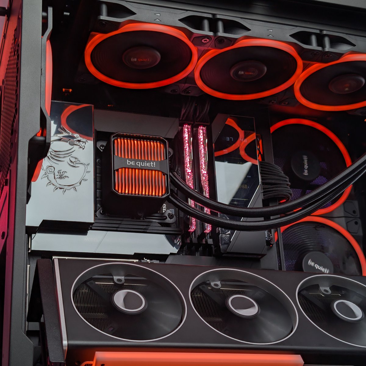bequietofficial's tweet photo. Dark meets red ❤️⬛
A striking build by Ray Tech Studio, combining Light Base 900, Silent Loop 3, and Light Wings in a clean black setup with subtle red lighting accents.
Instagram: raytechstudio
#bequiet #LightBase900 #SilentLoop3 #LightWings #GamingSetup #SilentPC https://t.co/S1ocEaqVFU