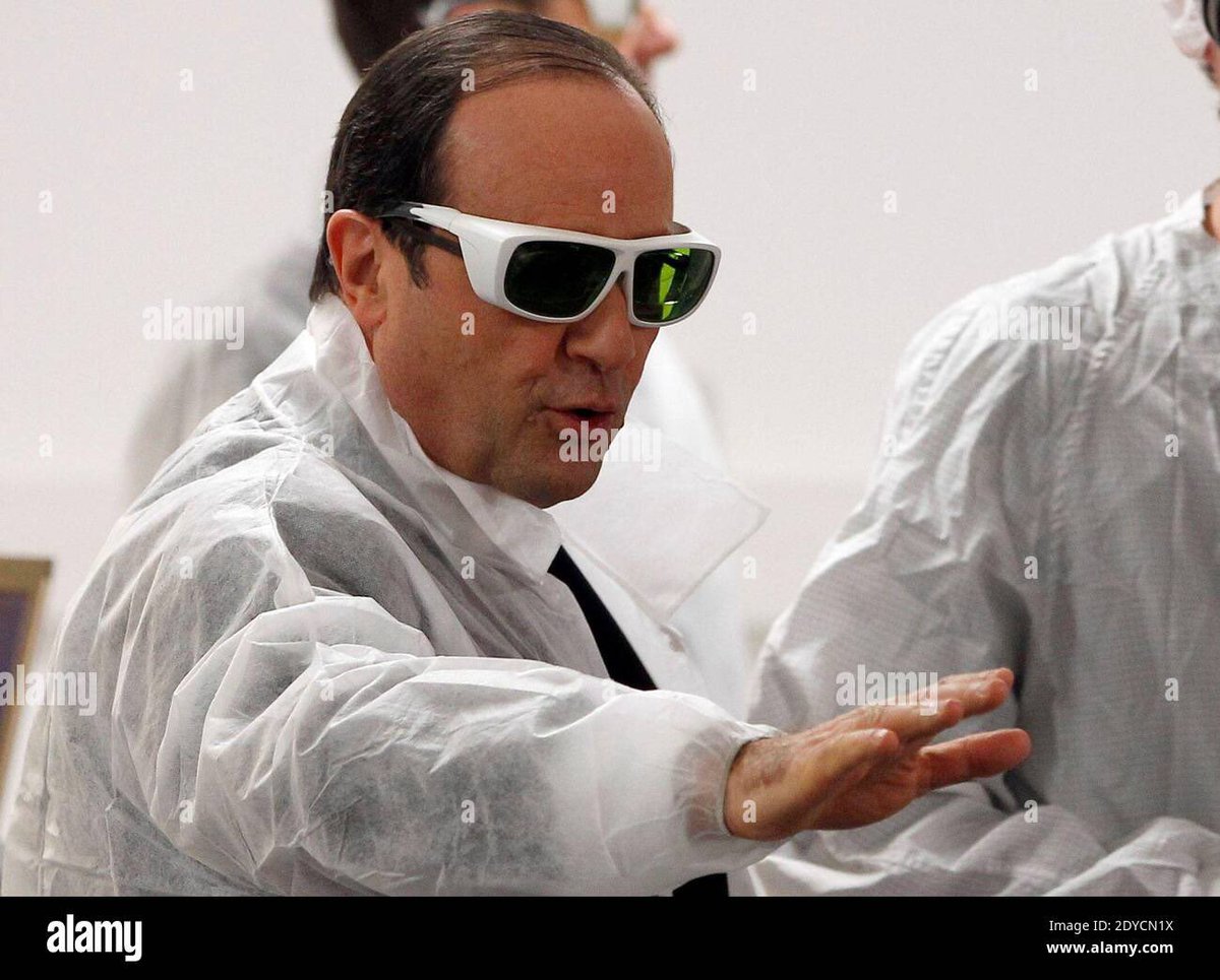 Sixtine_Bst's tweet photo. Des fois je suis triste puis je repense à François Hollande sous lunettes de soleil blanches 
et je rigole https://t.co/0Ma6hvQ4yI