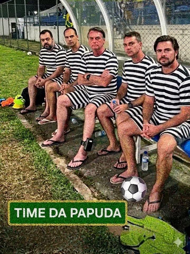 Theuzin2's tweet photo. @allandospanos Ta querendo fazer uma poupança boa, pra caso tenha que fugir depois de perder a eleição! ⏳🚓👮🏻‍♂️😂😂👍🏻 https://t.co/nvP8hHVJ6X