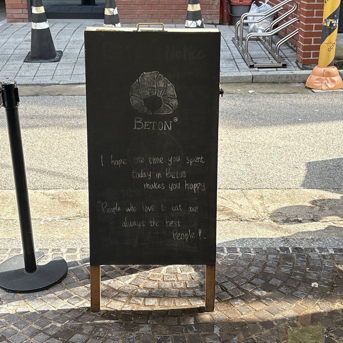 hrmelody_m's tweet photo. 思い出🇰🇷

帰国日に
聖水のBETON
ザ現代ソウルでARTISTBAKERY、LondonBagelMuseum巡ったのよ

聖水のBETONは8時50分に着いて20番目くらい？
ザ現代ソウルはOPENに合わせて行き
ARTISTBAKERYから行ってLondonBagelMuseumで食べていきたかったけどいっぱいだった🤣
今度はそっちから行きます笑 https://t.co/RsPvfTpGlg