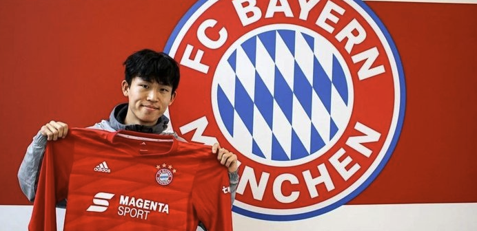 KNTFootball's tweet photo. 🚨🇰🇷 𝐏𝐑𝐎𝐒𝐏𝐄𝐂𝐓 𝐀𝐋𝐄𝐑𝐓 | 18yo Heo is joining a fine company of Korean players who played for #FCBayern II and went on to have good careers in Europe. 👏

Heo is also the 1st 🇰🇷 GK to move to a T5 league, let alone Bayern.  If this works out, this has massive implications for 🇰🇷⚽️ as we've never had a 1st team goalie active in Europe. 👀 

It's a 6-month loan w/ option to make permanent in Jan '27.  We'll keep a sharp eye on him. 🫡🇰🇷

#허재원