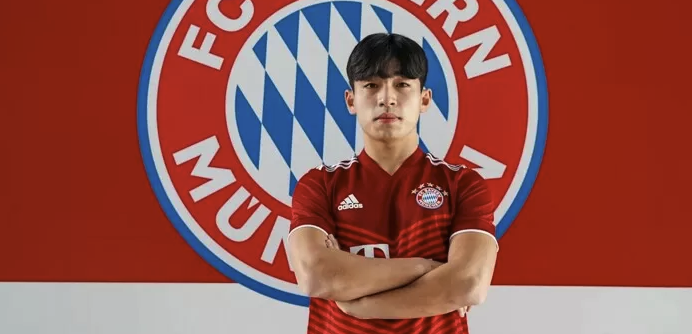 KNTFootball's tweet photo. 🚨🇰🇷 𝐏𝐑𝐎𝐒𝐏𝐄𝐂𝐓 𝐀𝐋𝐄𝐑𝐓 | 18yo Heo is joining a fine company of Korean players who played for #FCBayern II and went on to have good careers in Europe. 👏

Heo is also the 1st 🇰🇷 GK to move to a T5 league, let alone Bayern.  If this works out, this has massive implications for 🇰🇷⚽️ as we've never had a 1st team goalie active in Europe. 👀 

It's a 6-month loan w/ option to make permanent in Jan '27.  We'll keep a sharp eye on him. 🫡🇰🇷

#허재원